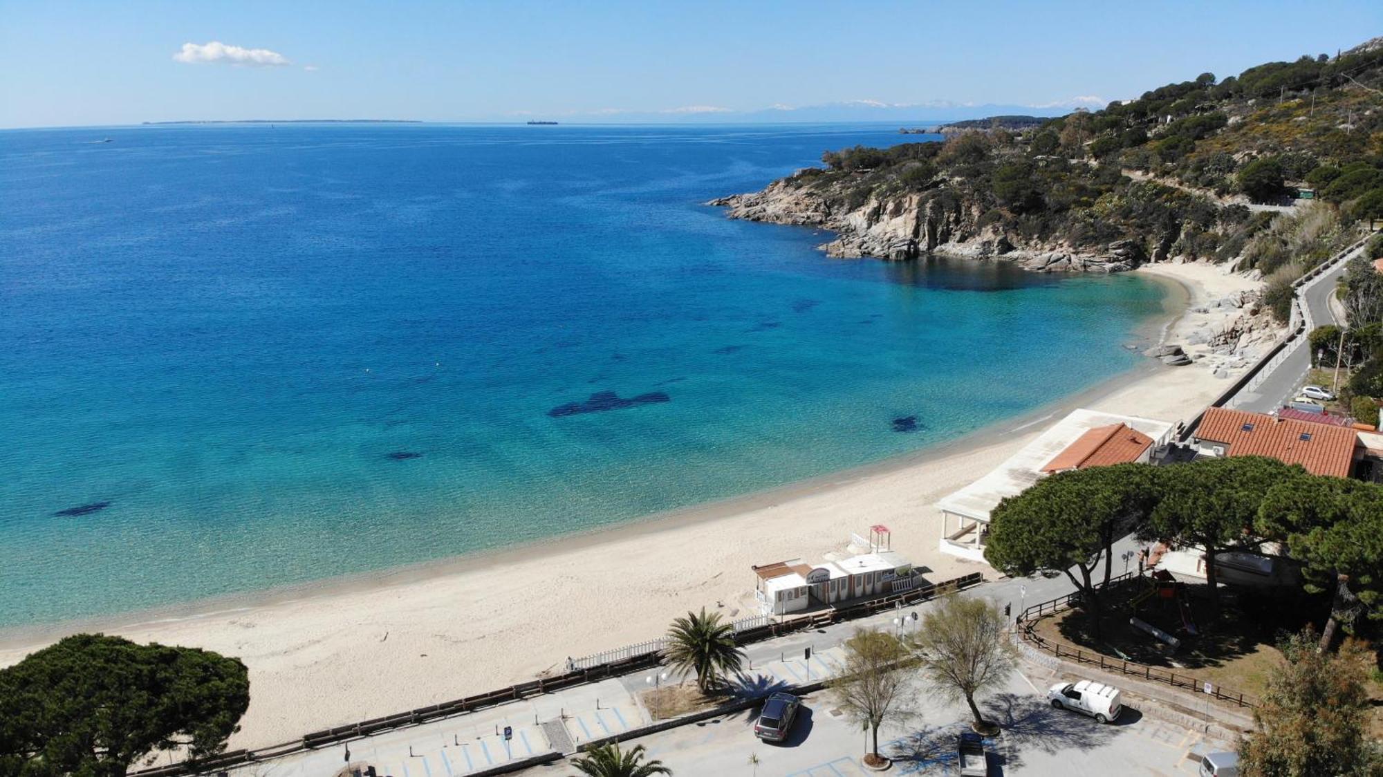 Appartamenti Cavoli - Vista Mare Con Terrazze, Clima E Posti Auto Spiaggia di Cavoli Luaran gambar