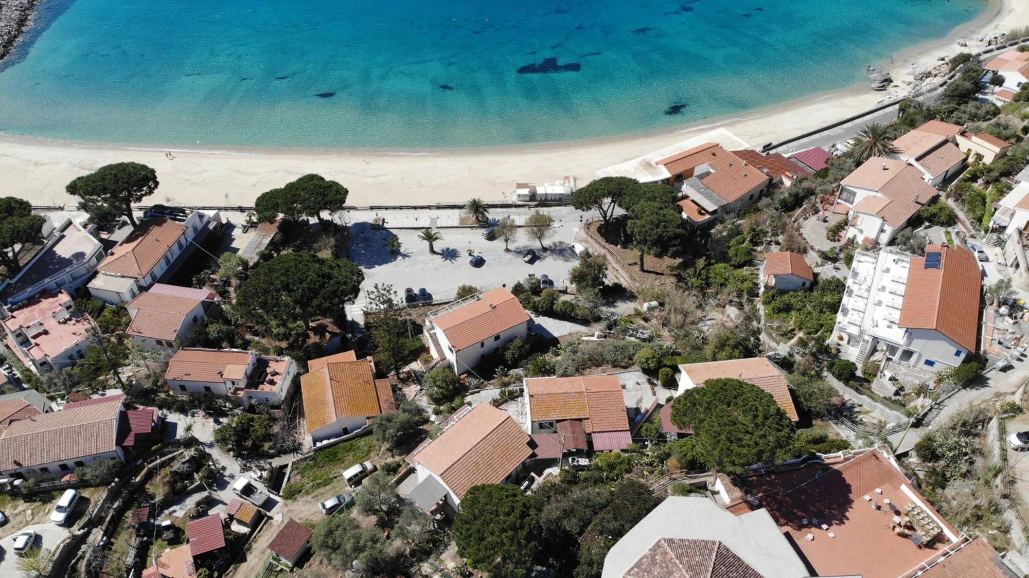 Appartamenti Cavoli - Vista Mare Con Terrazze, Clima E Posti Auto Spiaggia di Cavoli Luaran gambar
