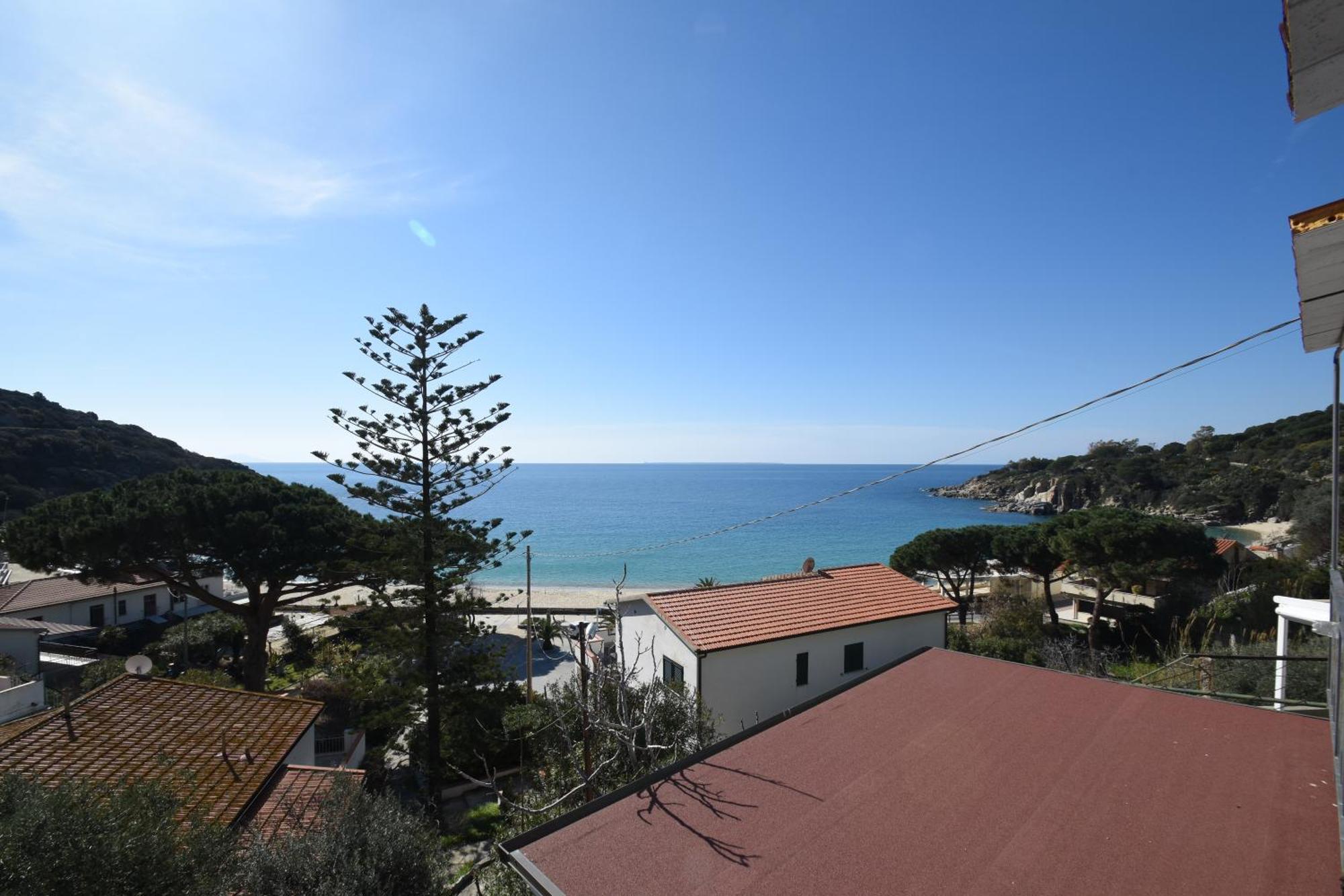 Appartamenti Cavoli - Vista Mare Con Terrazze, Clima E Posti Auto Spiaggia di Cavoli Luaran gambar